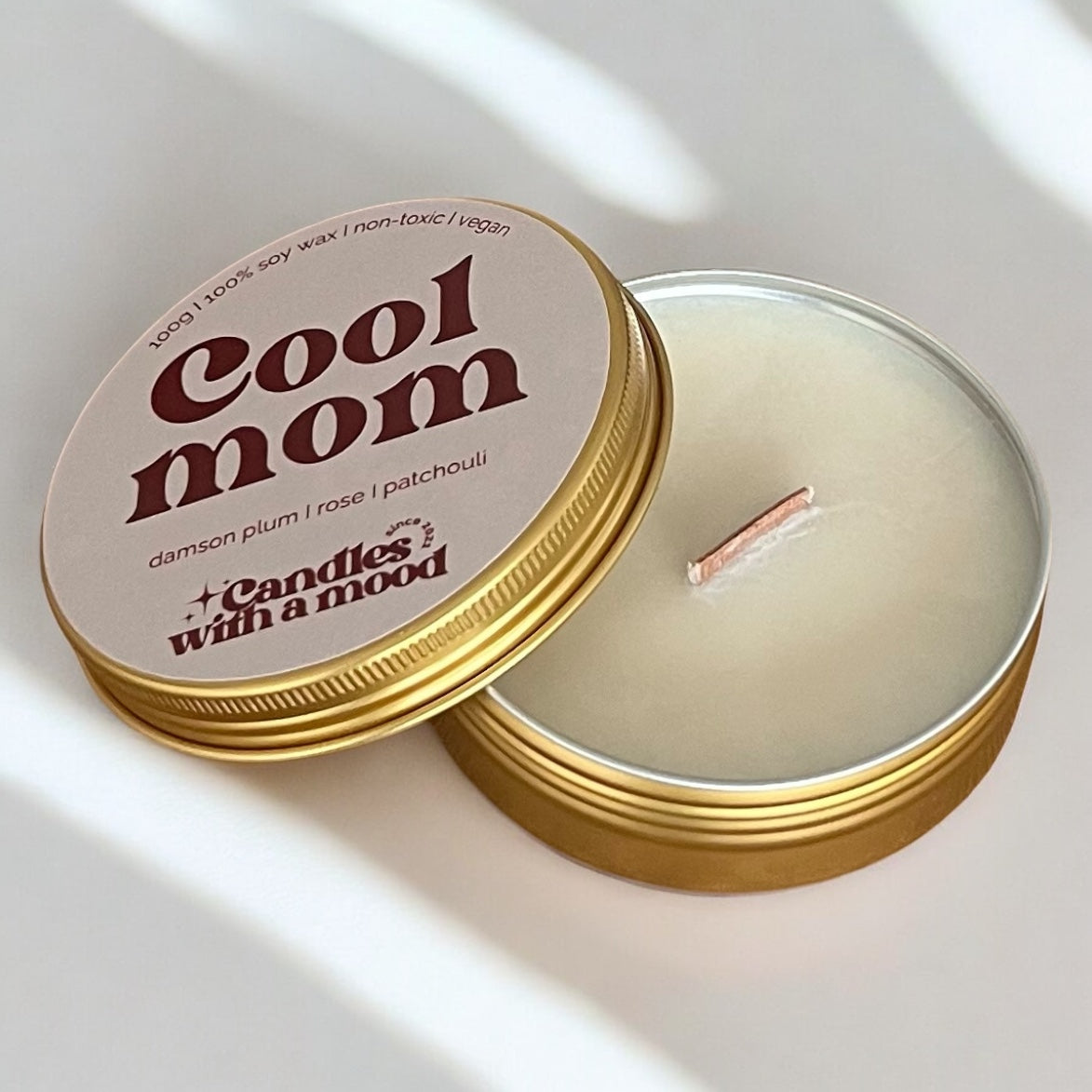 Lumânare parfumată din ceară de soia COOL MOM damson plum - rose - patchouli 100g