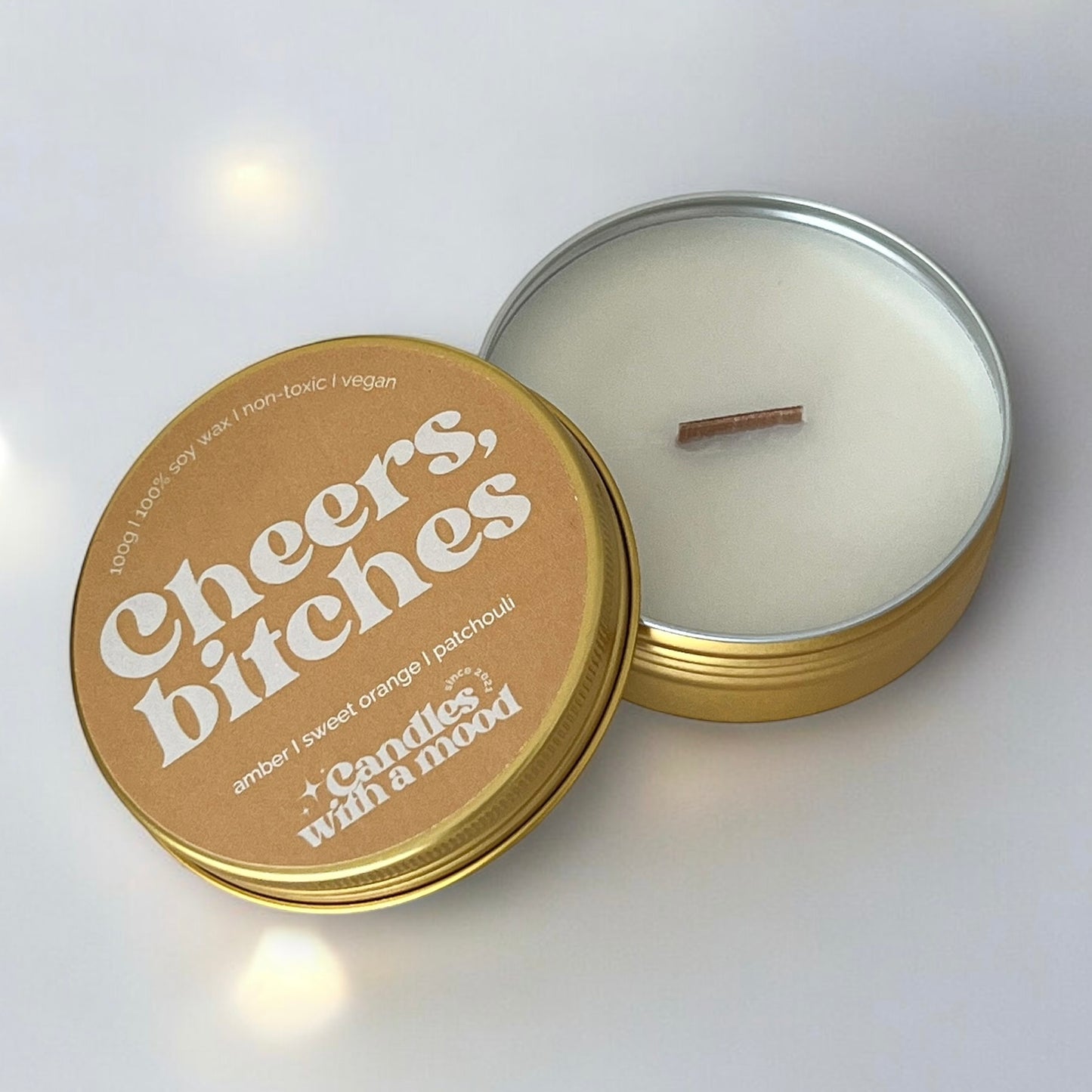 Lumânare parfumată din ceară de soia CHEERS BITCHES amber - sweet orange - patchouli 100g