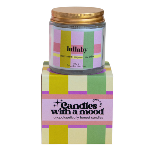 Lumânare parfumată din ceară de soia LULLABY pear - freesia - bergamot - dry amber 100g